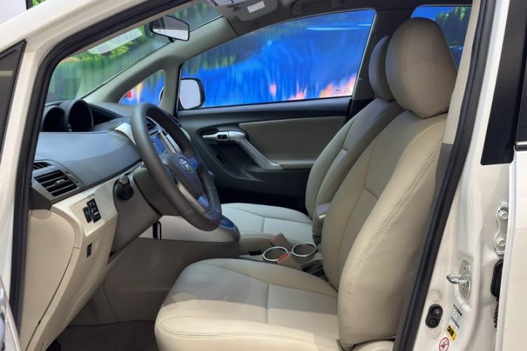 Used Toyota Verso 2015 180E CVT Crossover Edition Interior 11