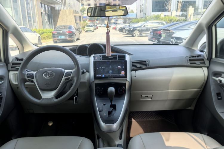 Used Toyota Verso 2015 180E CVT Crossover Edition Interior 13