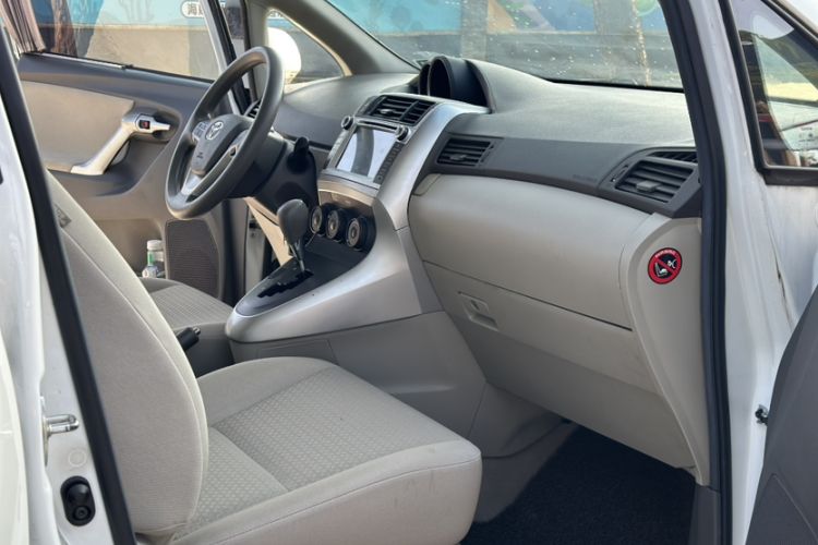 Used Toyota Verso 2015 180E CVT Crossover Edition Interior 13