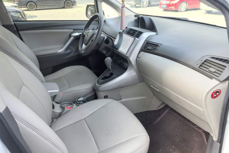 Used Toyota Verso 2015 180E CVT Crossover Edition Interior 15