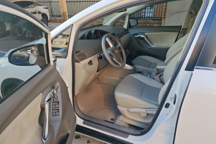 Used Toyota Verso 2015 180E CVT Crossover Edition Interior 2