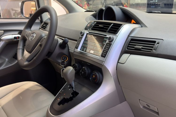 Used Toyota Verso 2015 180E CVT Crossover Edition Interior 2
