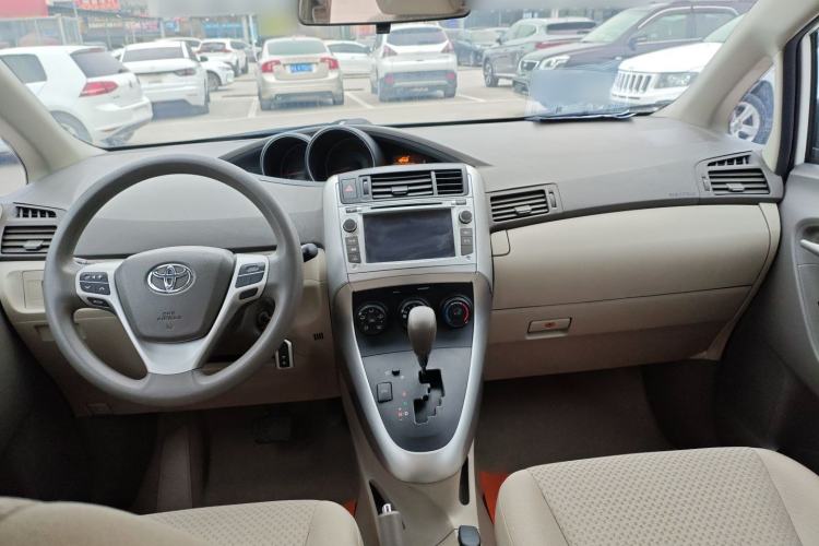Used Toyota Verso 2015 180E CVT Crossover Edition Interior 2