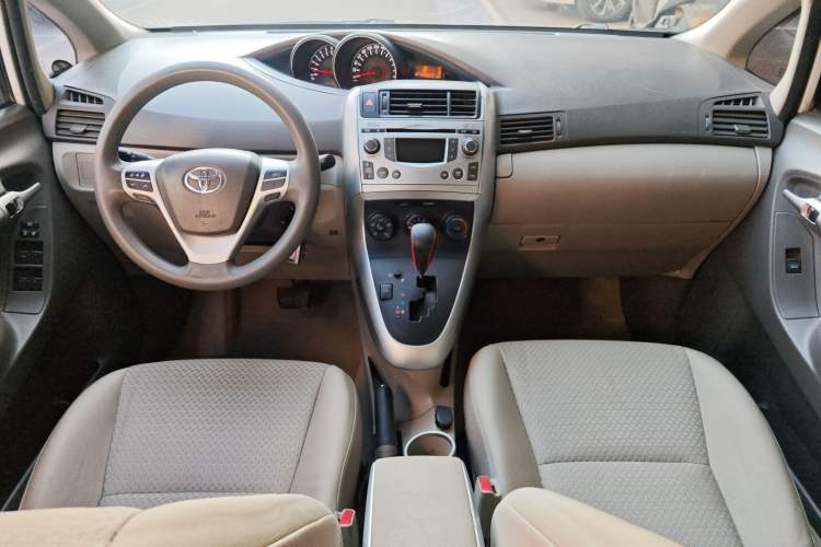 Used Toyota Verso 2015 180E CVT Crossover Edition Interior 3