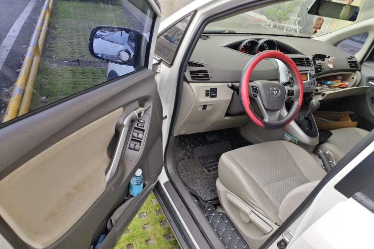 Used Toyota Verso 2015 180E CVT Crossover Edition Interior 3