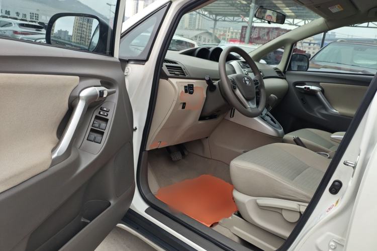 Used Toyota Verso 2015 180E CVT Crossover Edition Interior 3