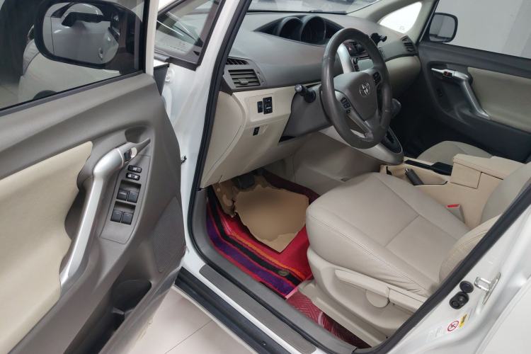 Used Toyota Verso 2015 180E CVT Crossover Edition Interior 3