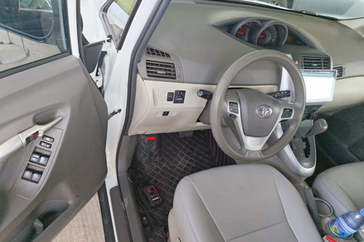Used Toyota Verso 2015 180E CVT Crossover Edition Interior 3