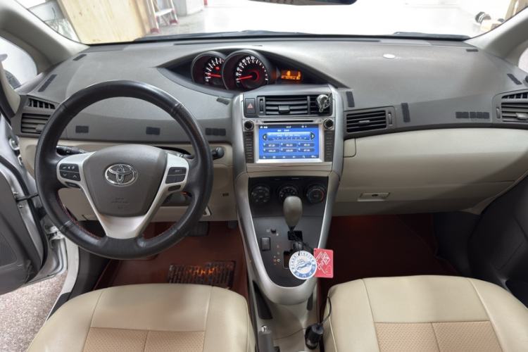 Used Toyota Verso 2015 180E CVT Crossover Edition Interior 3
