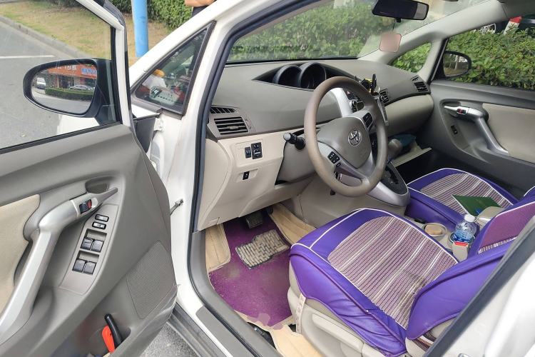 Used Toyota Verso 2015 180E CVT Crossover Edition Interior 3