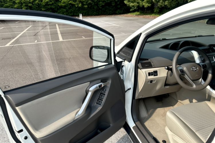 Used Toyota Verso 2015 180E CVT Crossover Edition Interior 3