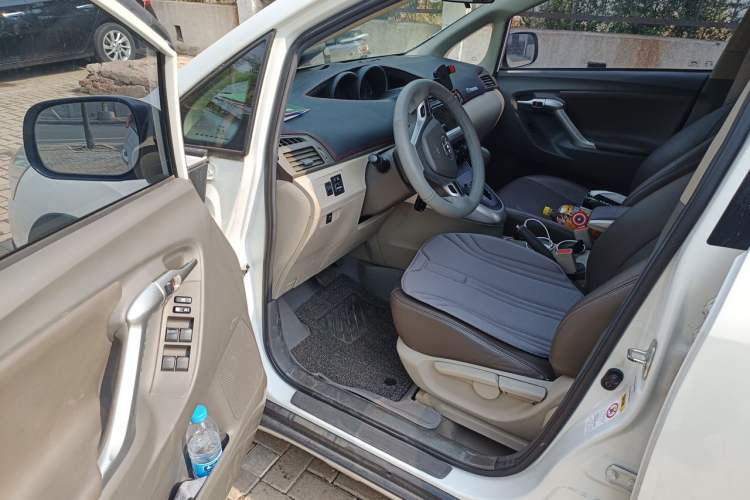 Used Toyota Verso 2015 180E CVT Crossover Edition Interior 3