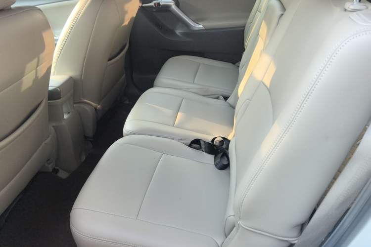 Used Toyota Verso 2015 180E CVT Crossover Edition Interior 4
