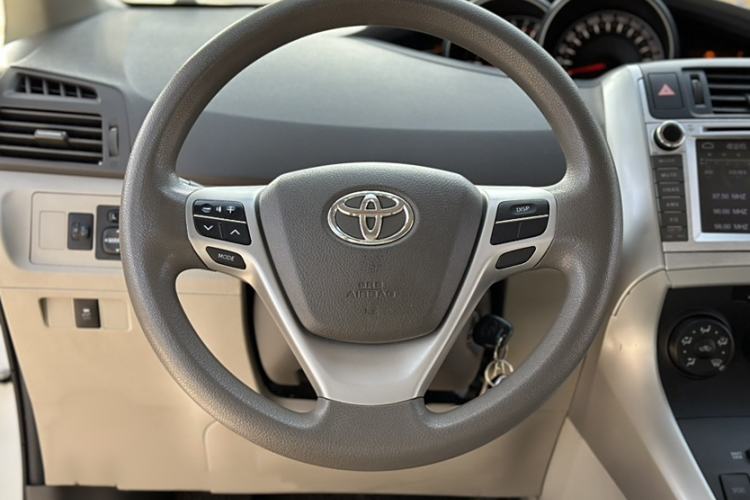 Used Toyota Verso 2015 180E CVT Crossover Edition Interior 4