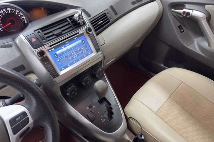 Used Toyota Verso 2015 180E CVT Crossover Edition Interior 4