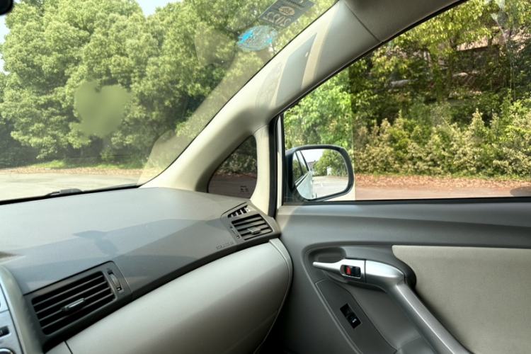 Used Toyota Verso 2015 180E CVT Crossover Edition Interior 4