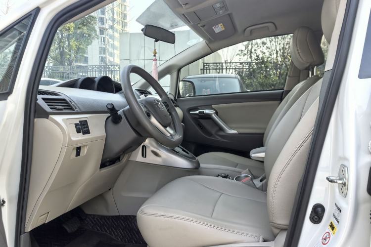 Used Toyota Verso 2015 180E CVT Crossover Edition Interior 5