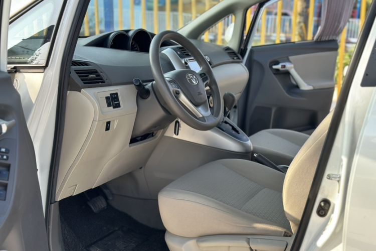 Used Toyota Verso 2015 180E CVT Crossover Edition Interior 5