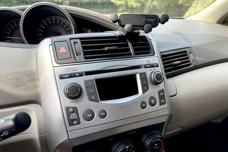 Used Toyota Verso 2015 180E CVT Crossover Edition Interior 5