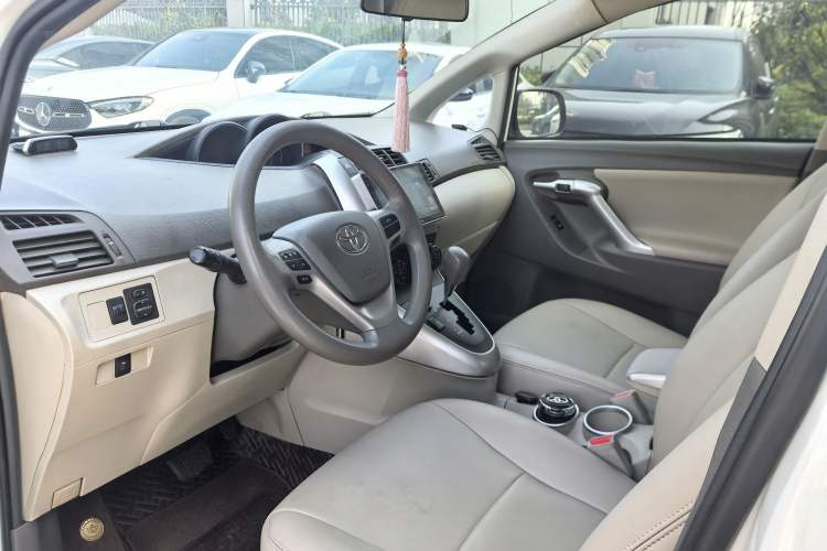 Used Toyota Verso 2015 180E CVT Crossover Edition Interior 6