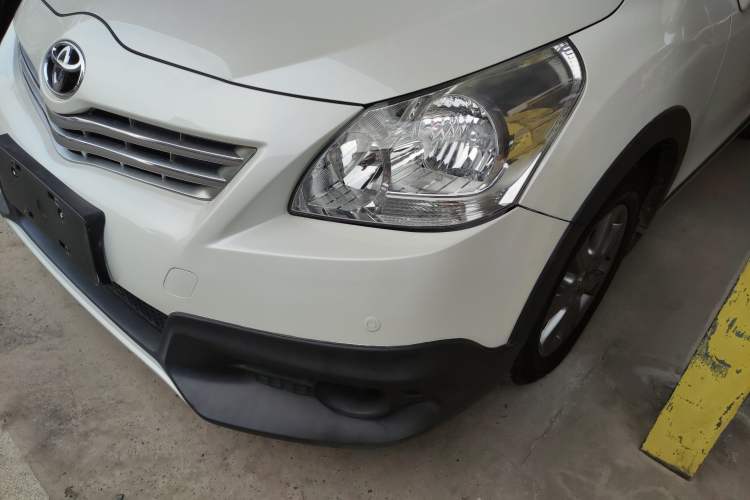 Used Toyota Verso 2015 180E CVT Crossover Edition Left Front Headlight