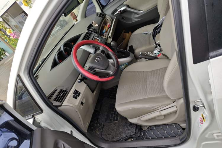 Used Toyota Verso 2015 180E CVT Crossover Edition Left Front Seat
