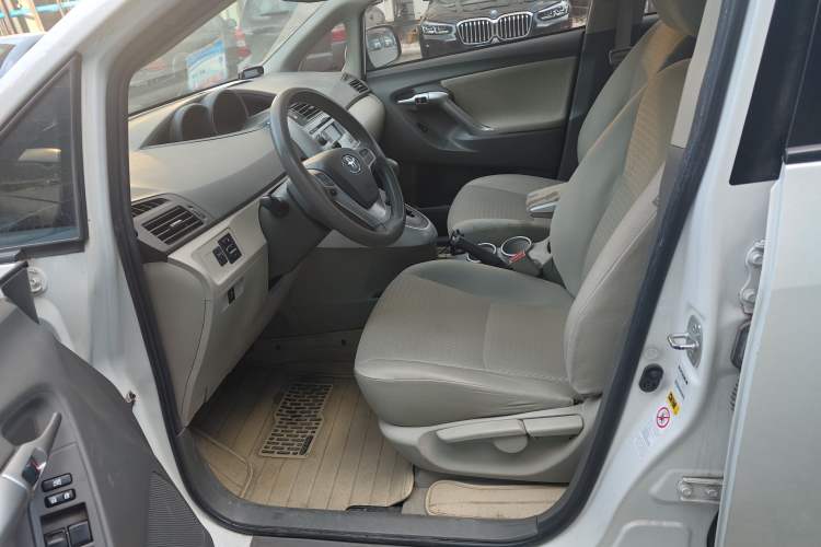 Used Toyota Verso 2015 180E CVT Crossover Edition Left Front Seat