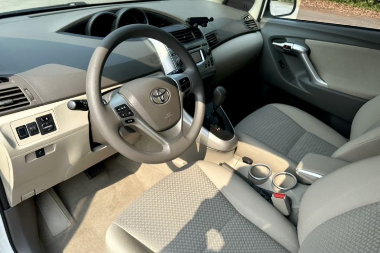 Used Toyota Verso 2015 180E CVT Crossover Edition Left Front Seat