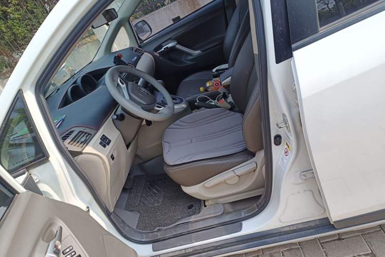 Used Toyota Verso 2015 180E CVT Crossover Edition Left Front Seat