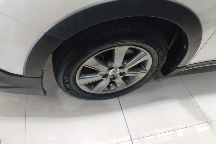 Used Toyota Verso 2015 180E CVT Crossover Edition Left Front Wheel Hub