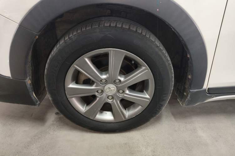 Used Toyota Verso 2015 180E CVT Crossover Edition Left Front Wheel Hub