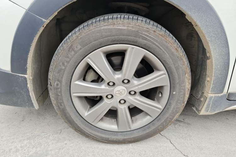 Used Toyota Verso 2015 180E CVT Crossover Edition Left Front Wheel Hub