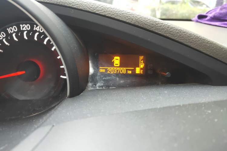 Used Toyota Verso 2015 180E CVT Crossover Edition Odometer Close Up
