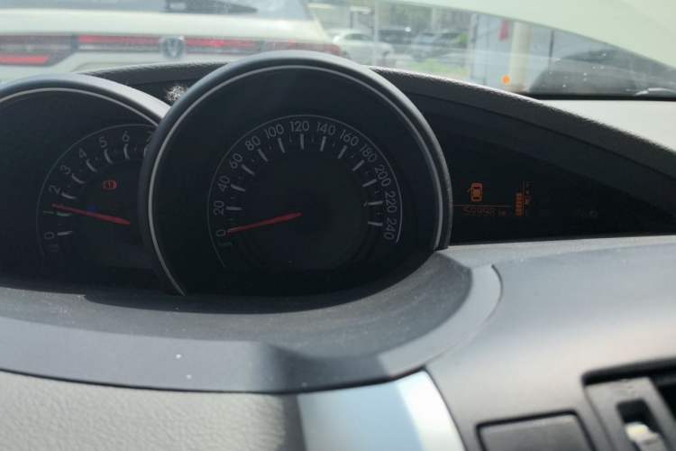 Used Toyota Verso 2015 180E CVT Crossover Edition Odometer Close Up