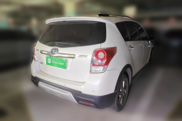 Used Toyota Verso 2015 180E CVT Crossover Edition Rear Right 45 Deg