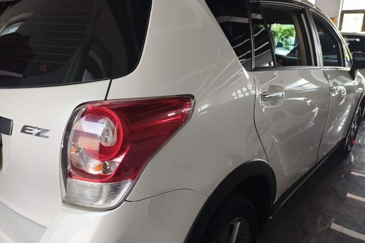 Used Toyota Verso 2015 180E CVT Crossover Edition Rear Right 45 Deg