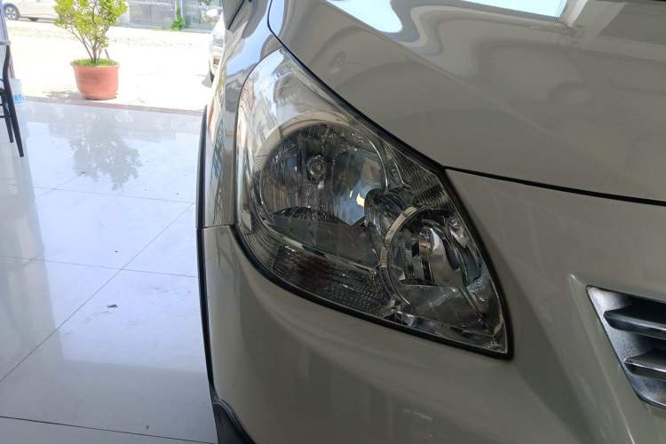 Used Toyota Verso 2015 180E CVT Crossover Edition Right Front Headlight