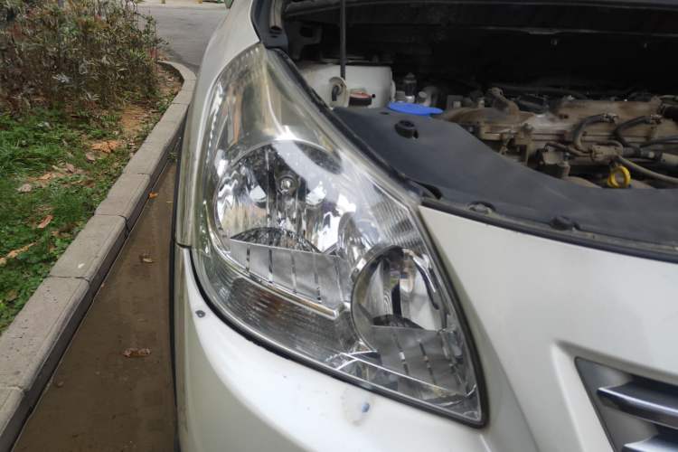 Used Toyota Verso 2015 180E CVT Crossover Edition Right Front Headlight