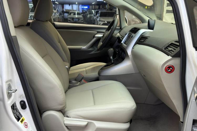 Used Toyota Verso 2015 180E CVT Crossover Edition Right Front Seat
