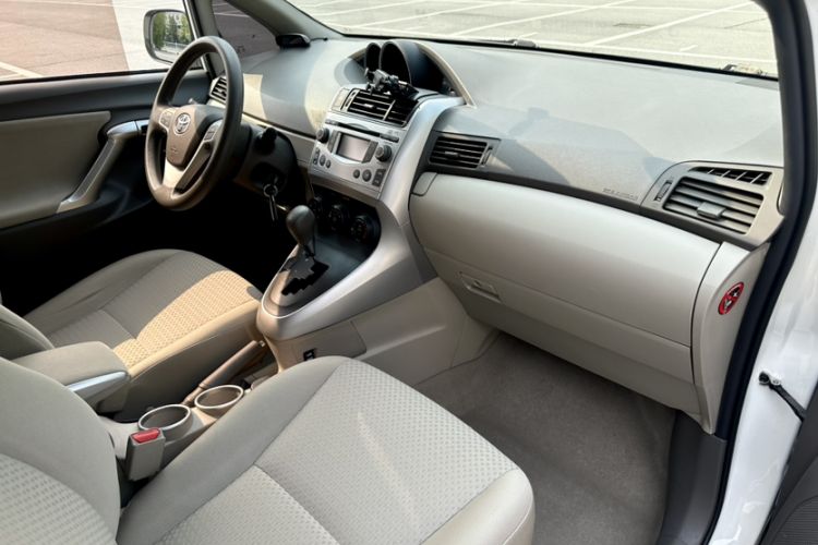 Used Toyota Verso 2015 180E CVT Crossover Edition Right Front Seat