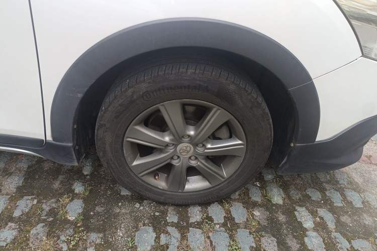 Used Toyota Verso 2015 180E CVT Crossover Edition Right Front Wheel Hub