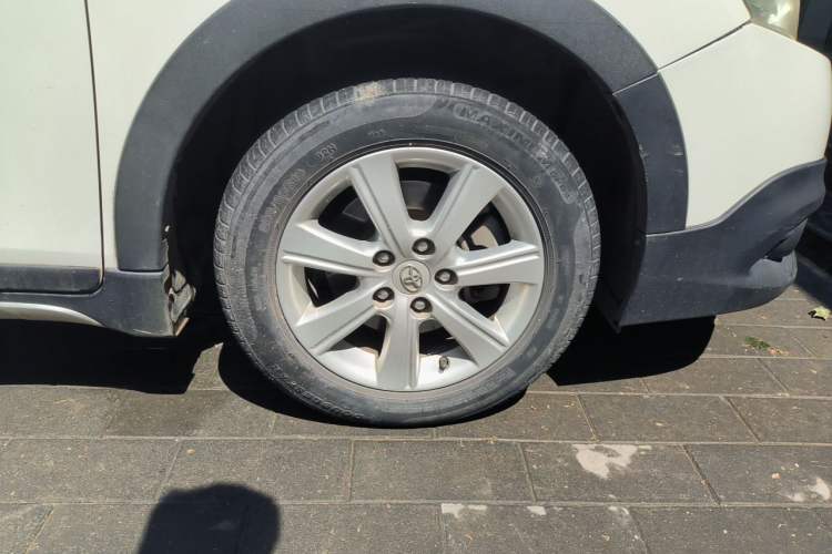 Used Toyota Verso 2015 180E CVT Crossover Edition Right Front Wheel Hub