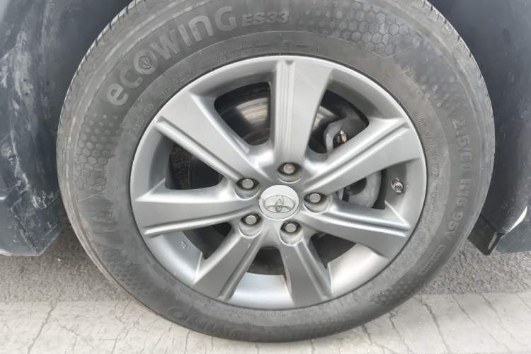 Used Toyota Verso 2015 180E CVT Crossover Edition Right Front Wheel Hub