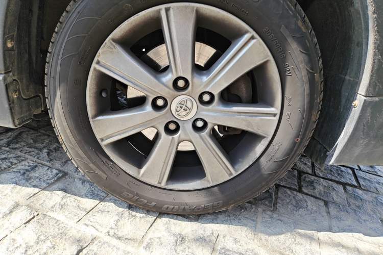 Used Toyota Verso 2015 180E CVT Crossover Edition Right Front Wheel Hub