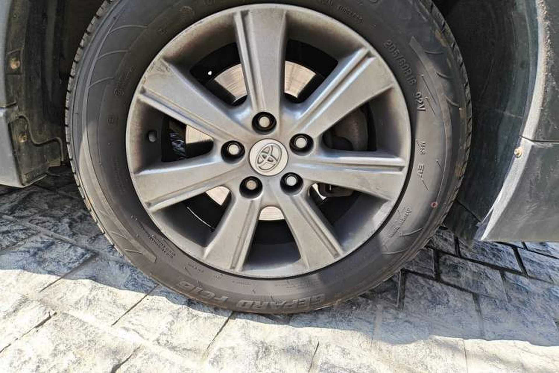 Used Toyota Verso 2015 180E CVT Crossover Edition Right Front Wheel Hub
