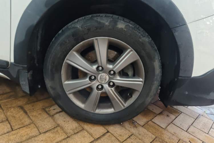 Used Toyota Verso 2015 180E CVT Crossover Edition Right Front Wheel Hub