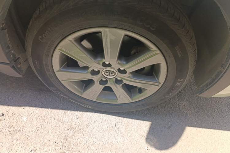 Used Toyota Verso 2015 180E CVT Crossover Edition Right Front Wheel Hub