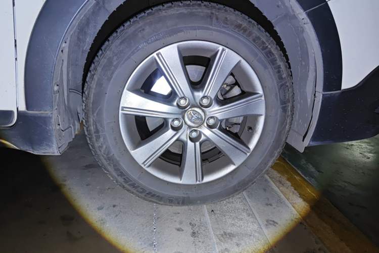 Used Toyota Verso 2015 180E CVT Crossover Edition Right Front Wheel Hub