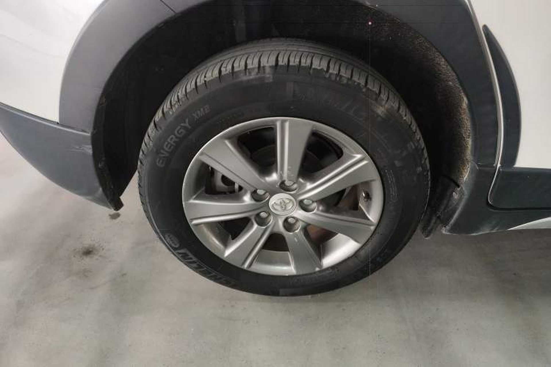 Used Toyota Verso 2015 180E CVT Crossover Edition Right Rear Wheel Hub