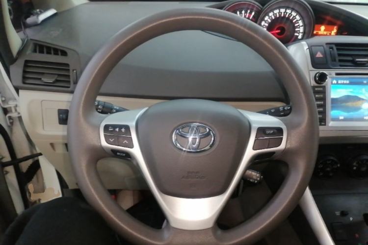 Used Toyota Verso 2015 180E CVT Crossover Edition Steering Wheel